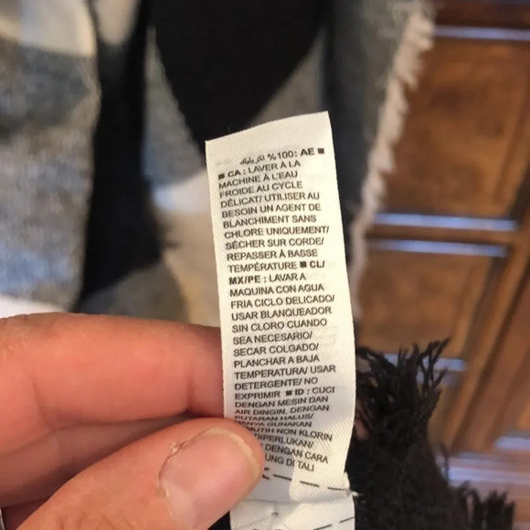 OLD navy black, white and tan shawl - Picture 5 of 9